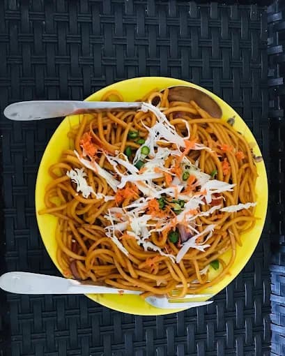 Chowmein served at Paul's Hotel Bhedetar